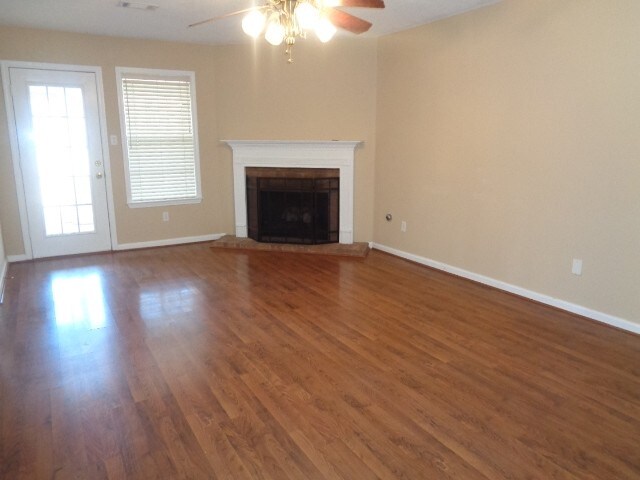 Building Photo - 3047 Valley Green Lane