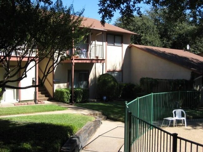 Building Photo - Experience the ultimate comfort of living ...