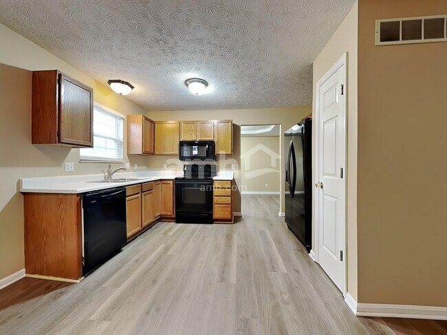 Foto del edificio - 325 Nightwind Dr