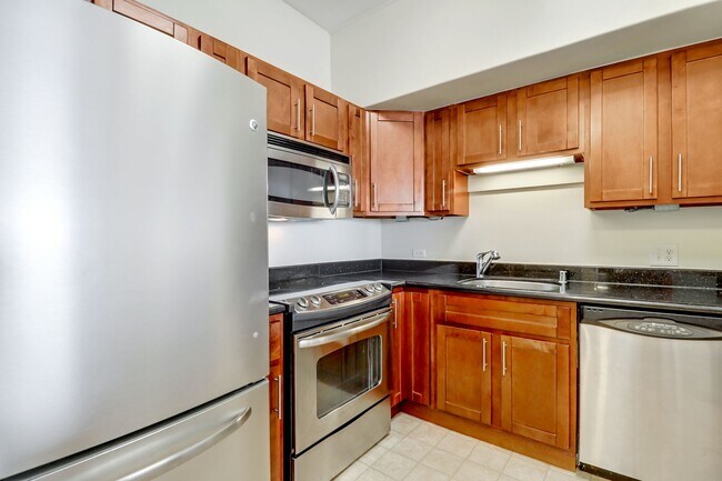Foto del edificio - 6363 Christie Ave