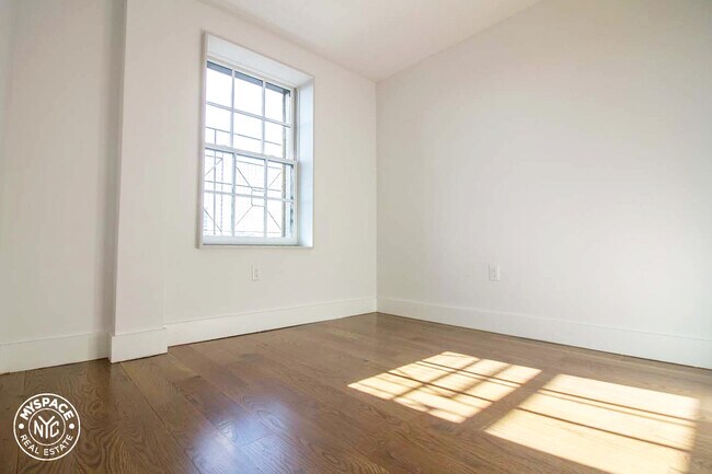 Building Photo - 473 Park Pl