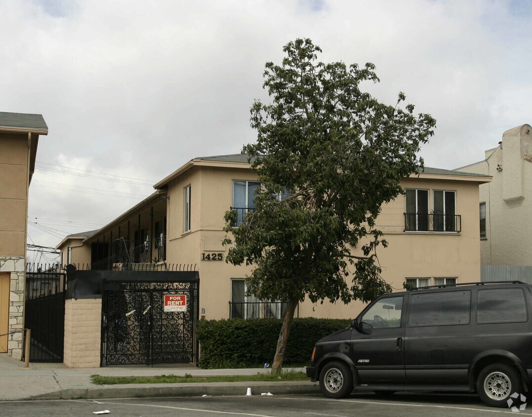 Primary Photo - 1425 Cedar Ave