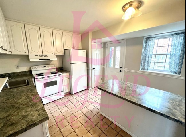 Building Photo - Spacious 2 Bed, 1.5 Bath Condo/Townhome in...