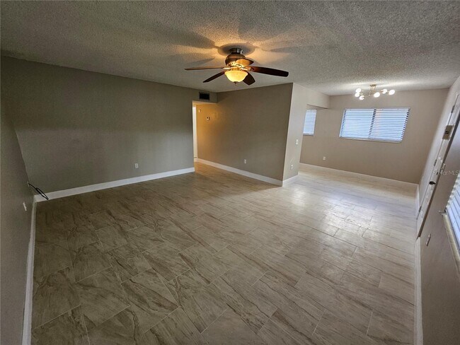 Foto del edificio - 2389 Oak Park Way