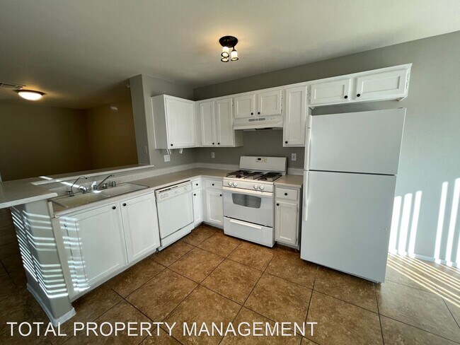 Building Photo - 2 br, 2 bath House - 2021 EMERALD GREEN AVE