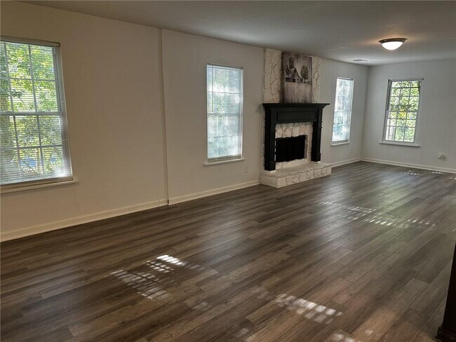 Building Photo - 2875 Webb Rd