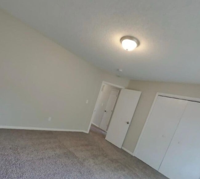 Building Photo - 1406 Thomas Dr
