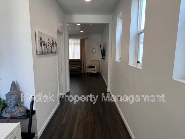 Building Photo - 3444 W Sawa Ct