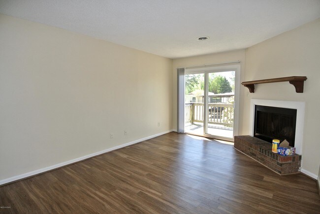 Building Photo - 1729 Elmwood Dr