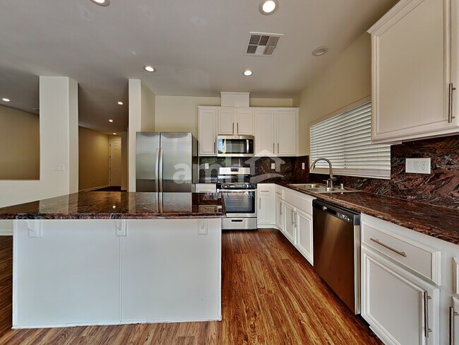 Foto del edificio - 6333 W Silver Ribbon Ct