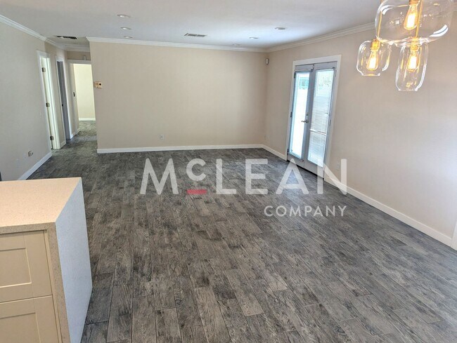 Building Photo - Desirable 3 bedroom home with Pool