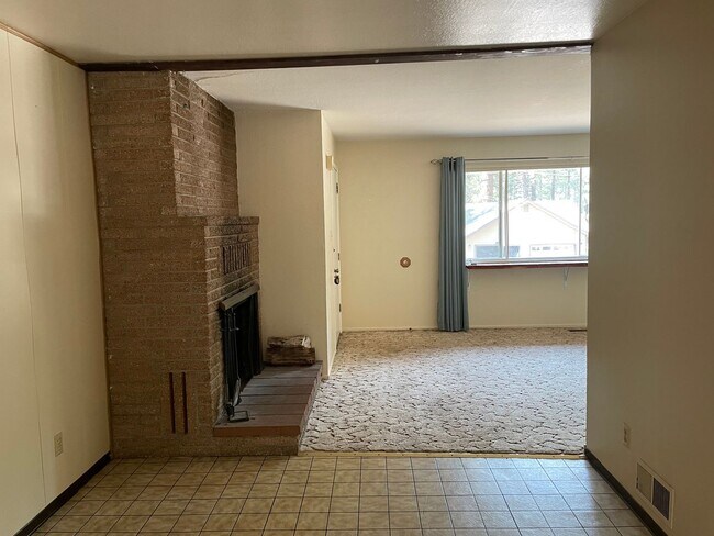 Building Photo - 3748