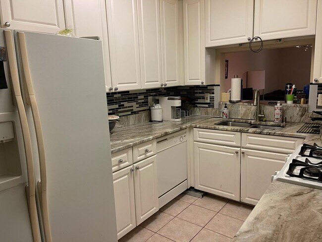 Building Photo - 2497 Angeline Dr