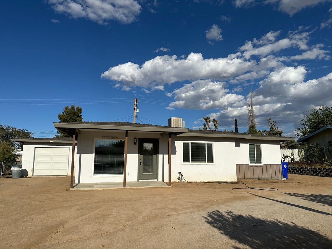 Foto principal - Newly Remodeled 3 bed 1 bath home!