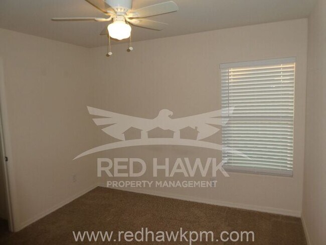 Foto del edificio - Gorgeous Three Bedroom plus Loft, Two and ...