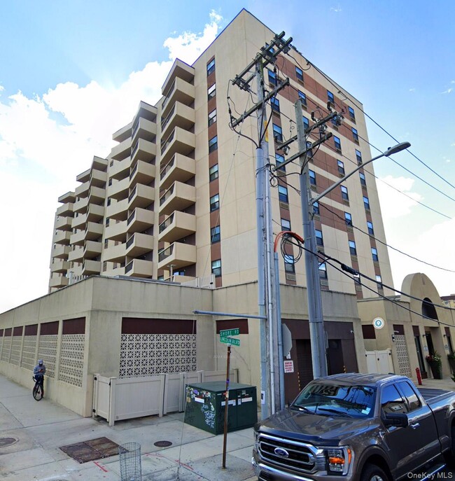 Building Photo - 360 Shore Rd