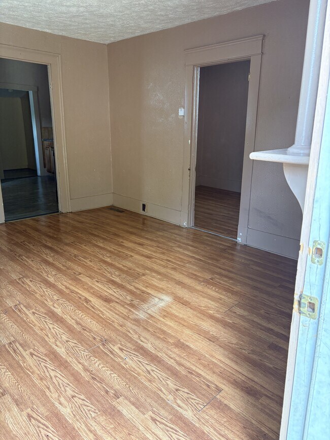 Foto del edificio - 806 1/2 Oak St