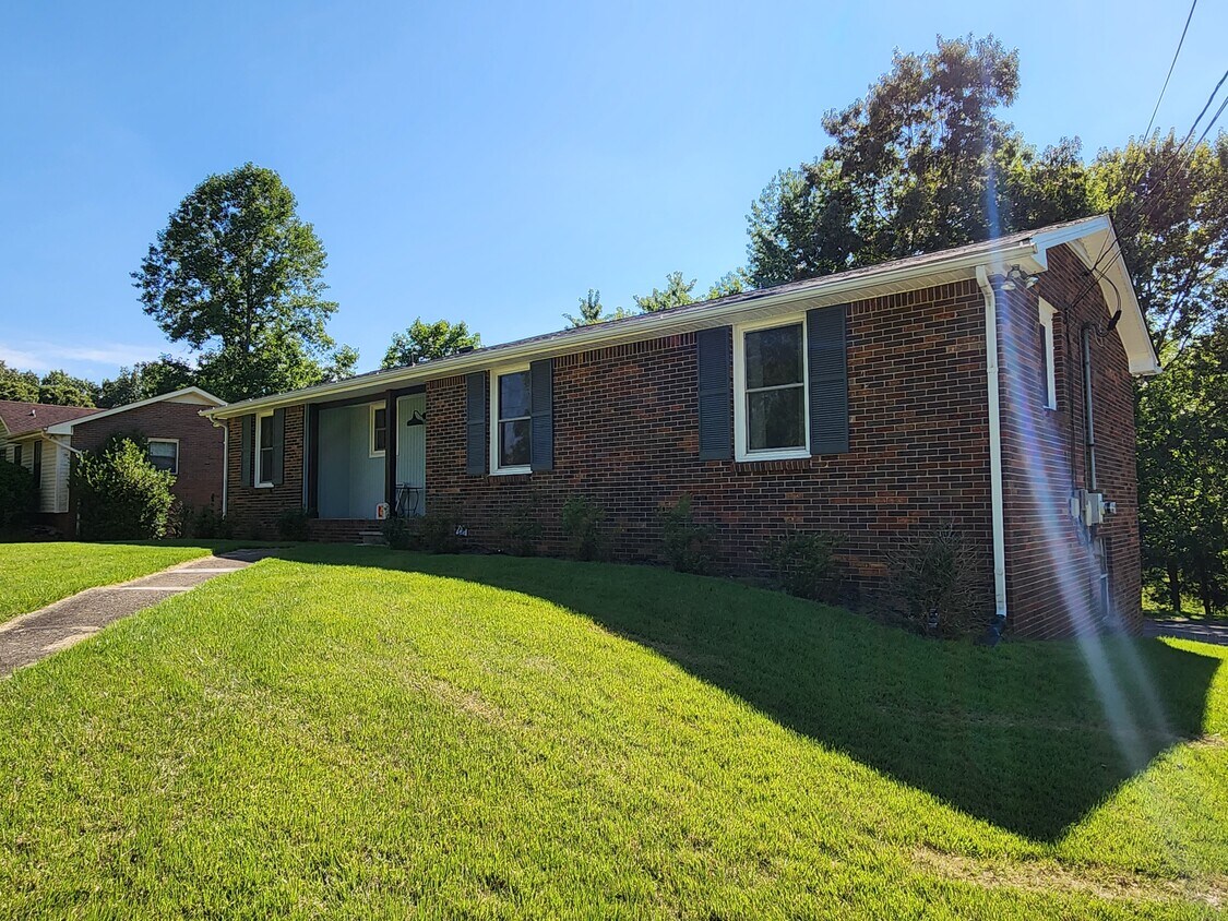 Foto principal - 415 Christopher Dr
