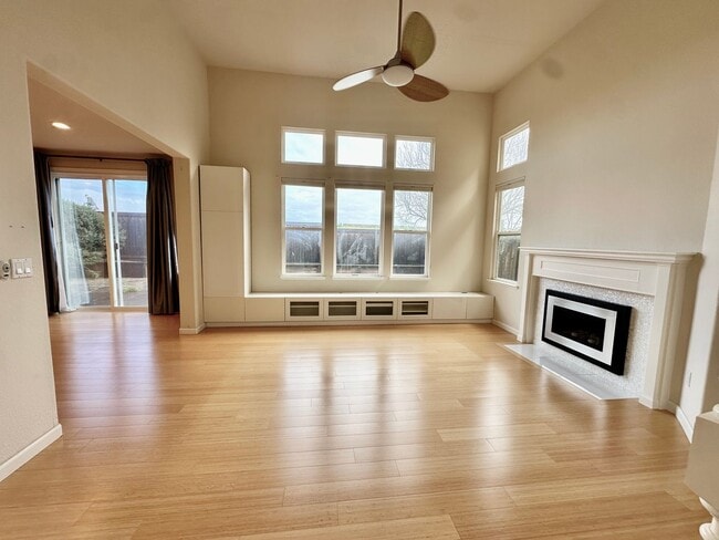 Building Photo - Coming Soon! Charming 3-Bedroom Hamilton Home