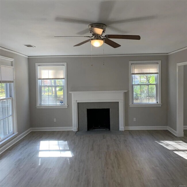 Foto del edificio - 3242 Southmont Dr