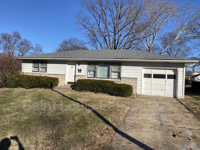 Building Photo - 1690 Clover Ln