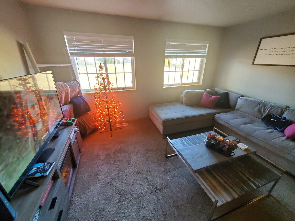 4907 South Tennis Lane, Sioux Falls, SD 57106 Townhome Rentals in