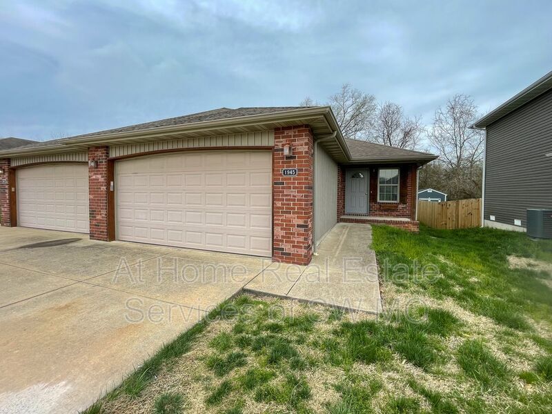 1956 S Farm Rd 123, Springfield, MO 65807 Condo for Rent in