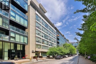 Building Photo - 32 Stewart St