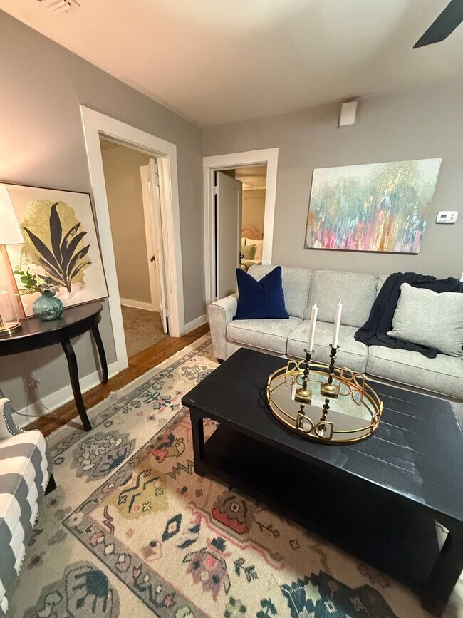 Foto del edificio - Pre Leasing for fall 2026! 3/2 Historic South Overton Home!