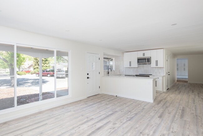 Building Photo - 3658 Lawnwood Ct