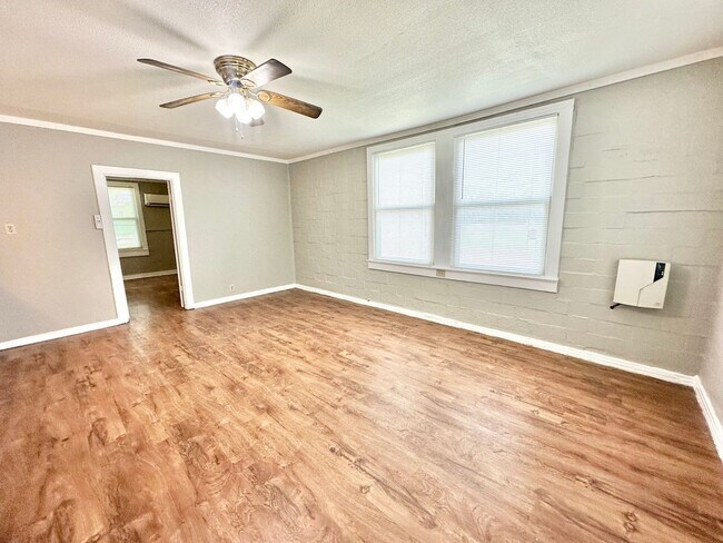 Foto del edificio - 2615 N Elm St