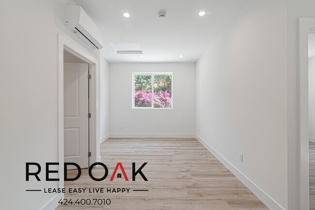 Foto del edificio - 4590 Riverton Ave