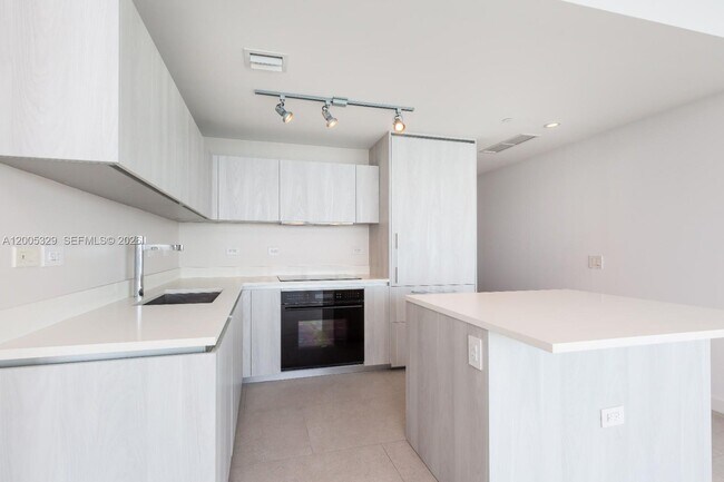 Foto del edificio - 3131 NE 7th Ave