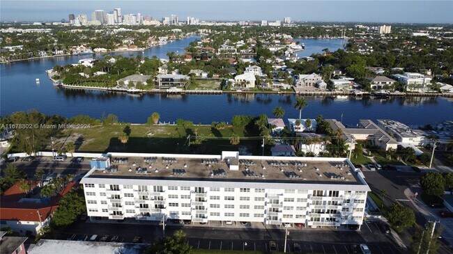 Foto del edificio - 550 Bayshore Dr