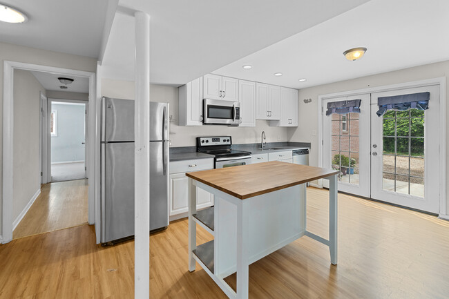 Building Photo - 212 Rollins Ave