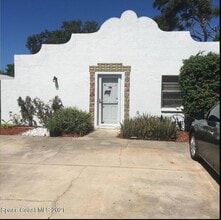 Building Photo - 320 Pierce Ave