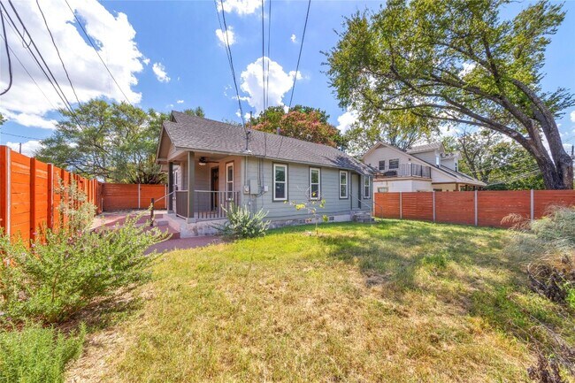 Building Photo - 1210 Coleto St