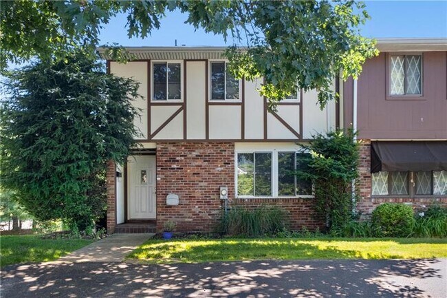 Foto del edificio - 4324 Hemlock Cir