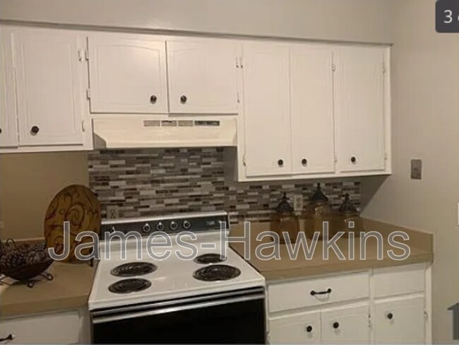 Foto del edificio - 3855 Woodley Rd