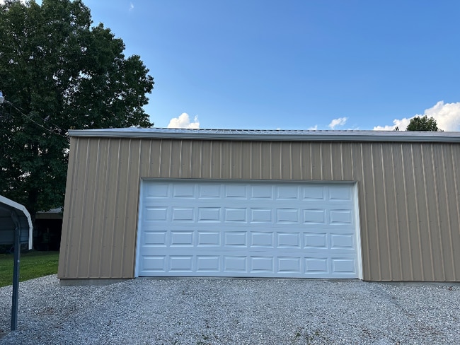 Building Photo - 16011 Mercer Ln