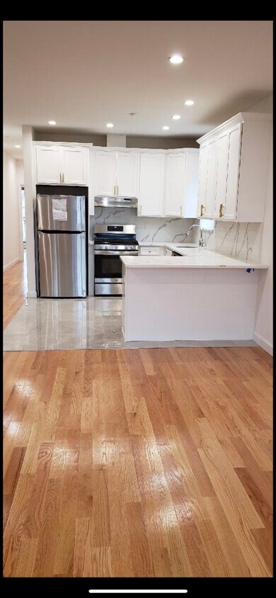 Foto principal - 8654 Bay 16th St