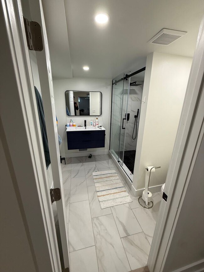 Foto del edificio - Large House in Cherry Hill East for Rent