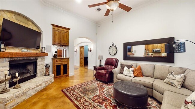Building Photo - 2413 Watercrest Dr