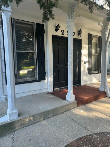 Building Photo - 227 N 1st St