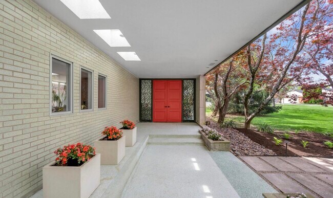 Building Photo - 1412 Hampshire Pl