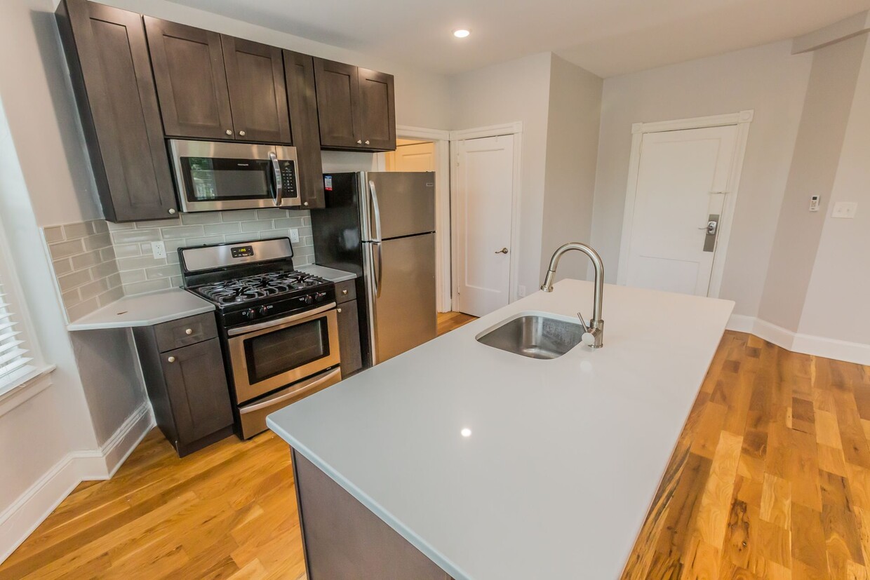 Foto principal - 332 W Hortter St Rentals