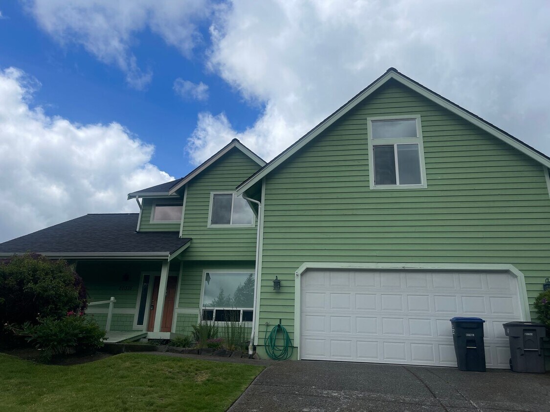 Primary Photo - In town Poulsbo neighborhood large 4 bedro...