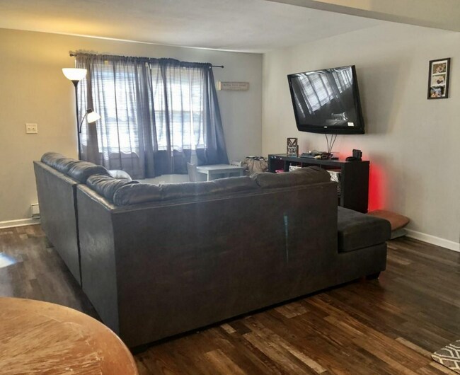 Foto del edificio - 221 E Jackson St