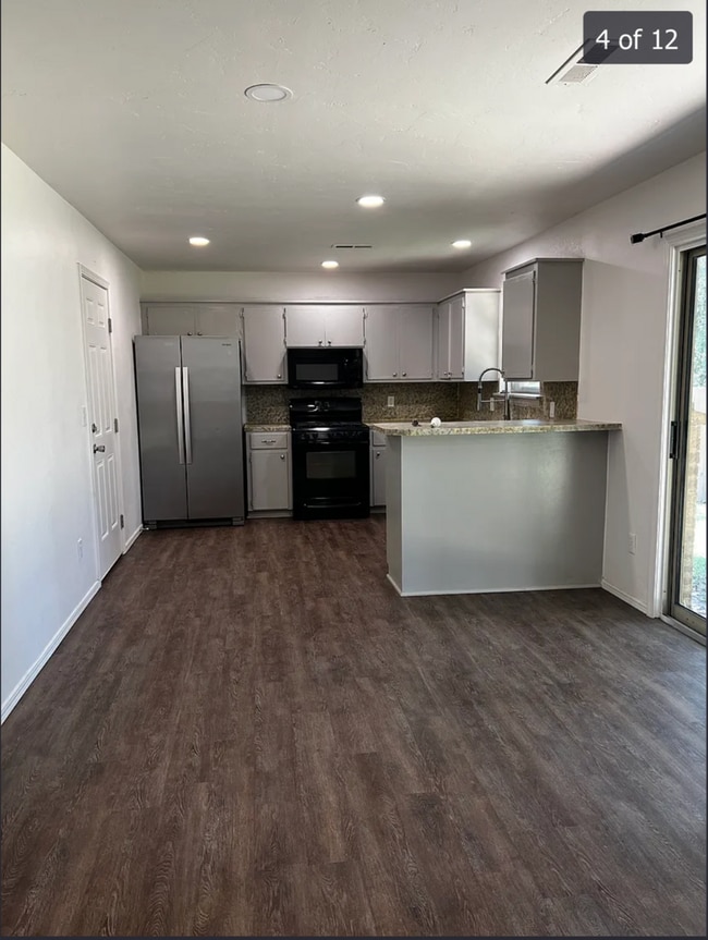 Building Photo - 108 W Waco Pl