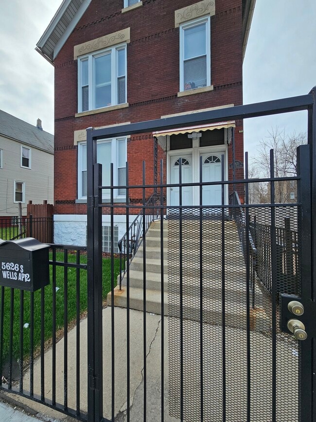 Building Photo - 5626 S Wells St